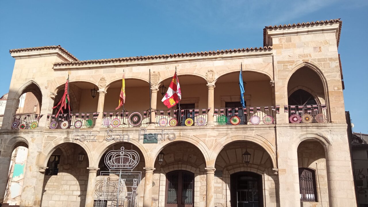 decoración Ganchillo Ayuntamiento de Zamora. IMAGEN CEDIDA (1)