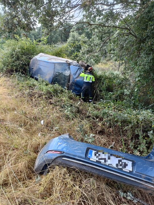 salida de vía mujer en A52