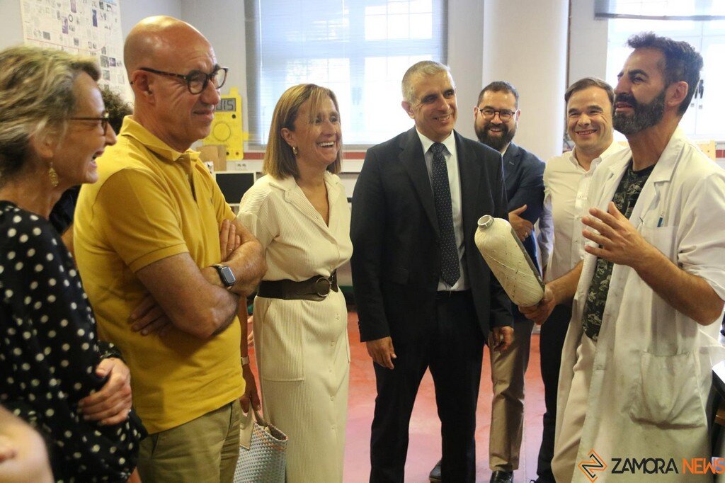 Visita del director general de trabajo de la Junta de Castilla y león, Jose Manuel Barrios, a la Escuela Politécnica Superior de Zamora_5