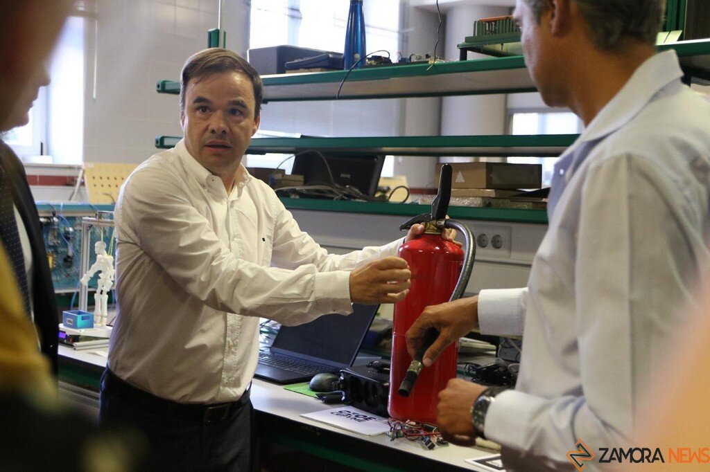Visita del director general de trabajo de la Junta de Castilla y león, Jose Manuel Barrios, a la Escuela Politécnica Superior de Zamora_6