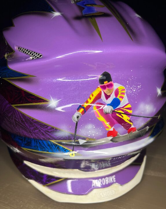 Detalle casco Sara Garcia temporada 2025 (3)-1