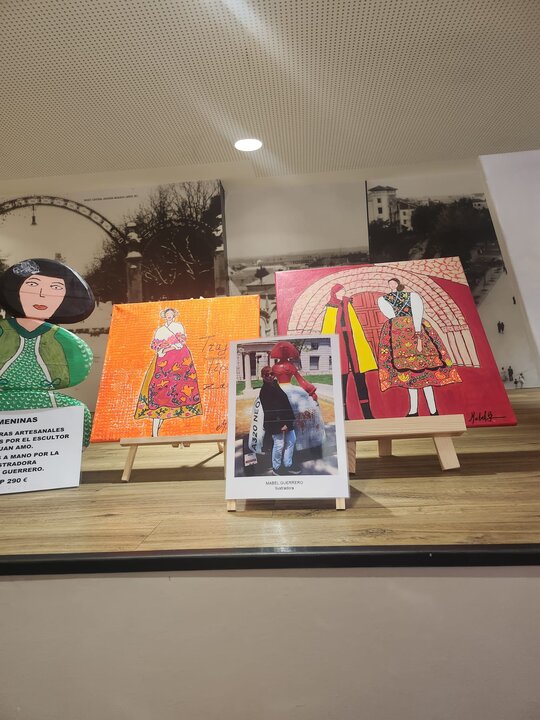 Exposición de arte en la cafetería La Farola, obras de Mabel Guerrero 2