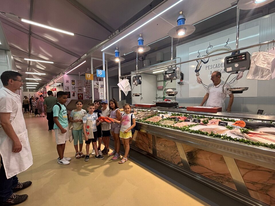 Formación pequeñas personas emprendedoras en Acción visitan negocios de Zamora