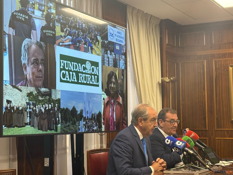 PRESENTACIÓN DE LOS PREMIOS FUNDACIÓN CAJA
RURAL XXVIII EDICIÓN. Cipriano García Rodríguez y Narciso Prieto Martín