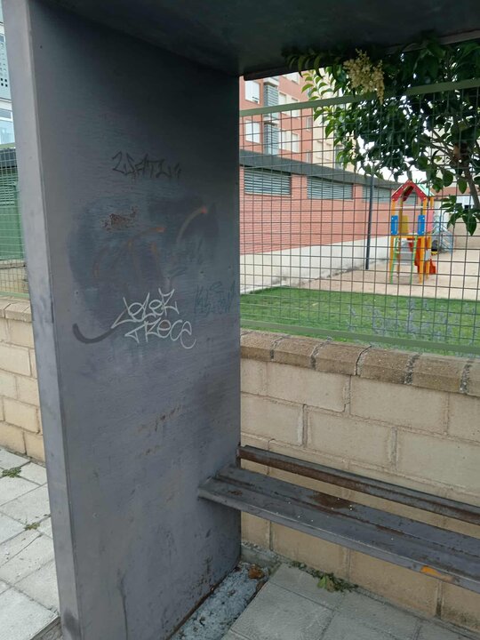 Marquesinas del barrio de Vistalegre en mal estado