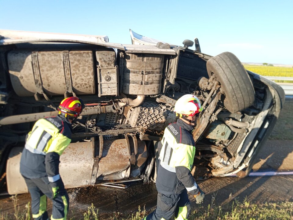 Vuelco de un camión en la A-66 a la altura de Montamarta