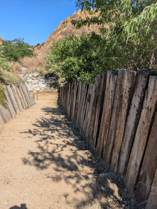 trabajos de limpieza y acondicionamiento del Sendero de las Fuentes y del paso subterráneo bajo la vía férrea (3)