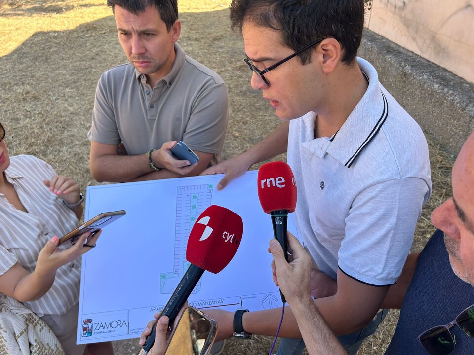 Aparcamiento en el antiguo Campo de fútbol de Riomanzanas