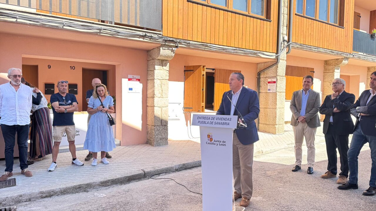 fAÚNDEZentrega de viviendas Puebla de Sanabria