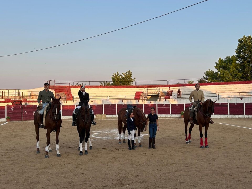 Exhibición Ecuestre organizada por la Asociación Cultural Aldea del Palo (2)
