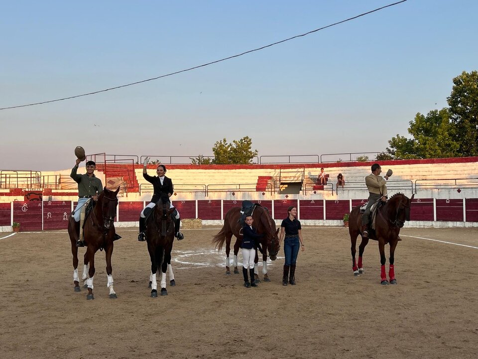 Exhibición Ecuestre organizada por la Asociación Cultural Aldea del Palo (1)