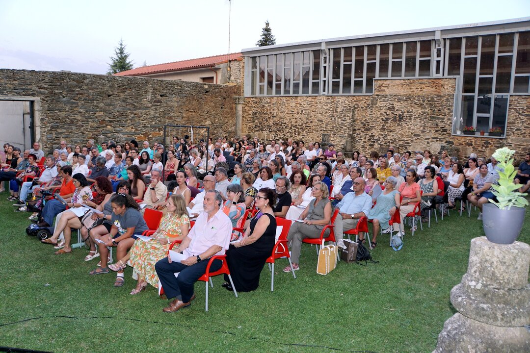 Público recital poético Margarita Ferreras
