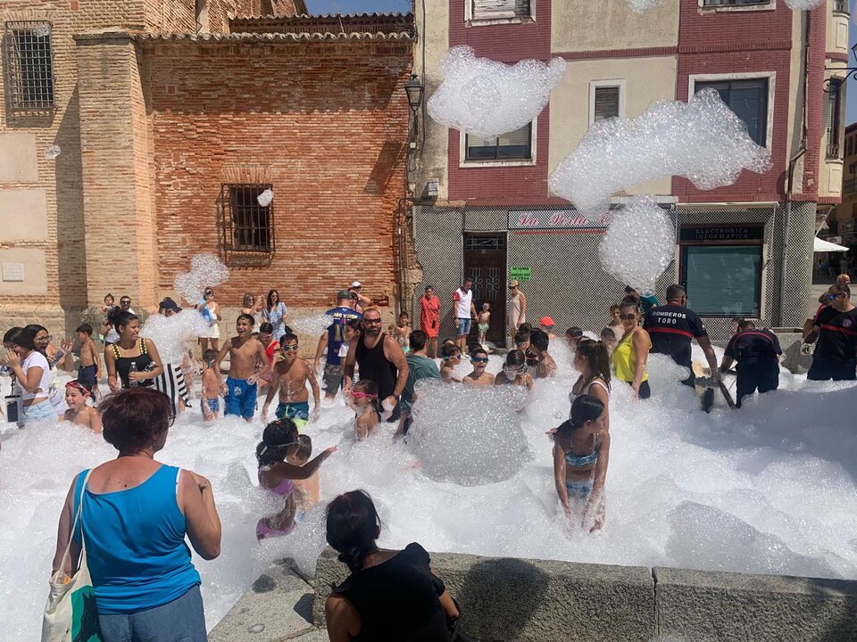 Fiesta de la espuma San Lorenzo Toro