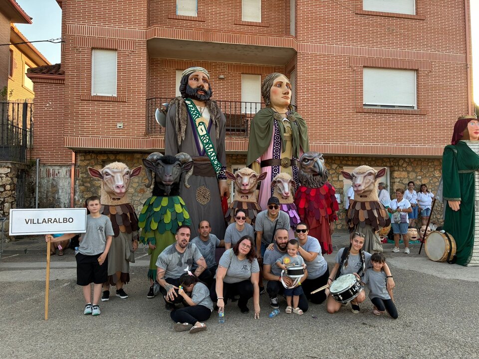 Grupo Gigantes y Cabezudos Villaralbo en Camarzana de Tera - imagen de redes sociales