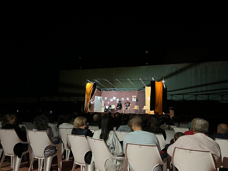 Vecinos a escena, el grupo de teatro local local de Villalazán conquista con su actuación