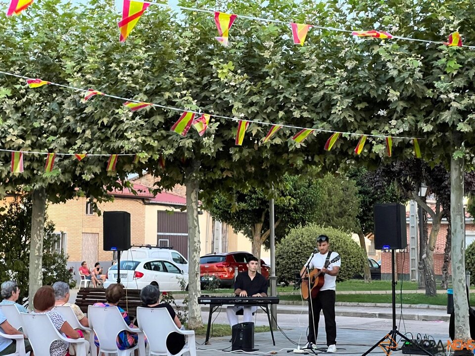 Actuación musical Cacia Villalazán