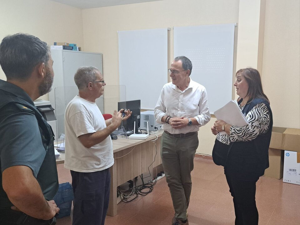 Ángel Blanco visita los municipios afectados por el incendio de Molezuelas de la Carballeda