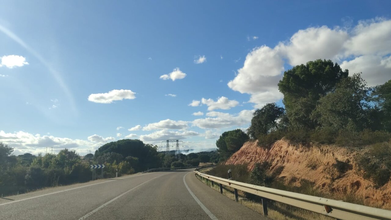 Incendio en una cuneta en la N-122_1