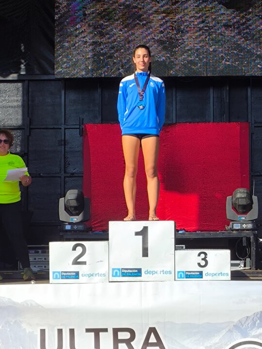 CARRERA MONTAÑA PODIUM LAURA