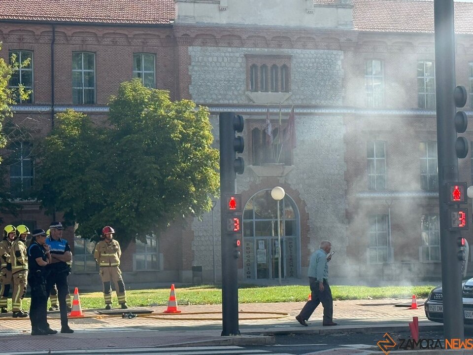 Bomberos de Zamora humo arqueta