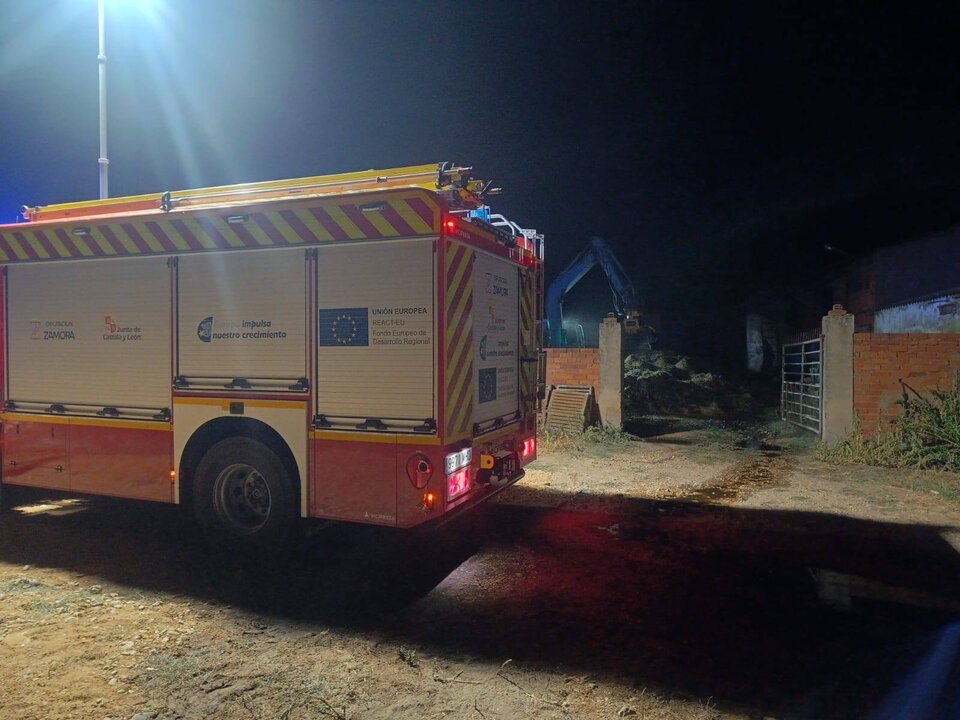 incendio nave en Montamarta (1)
