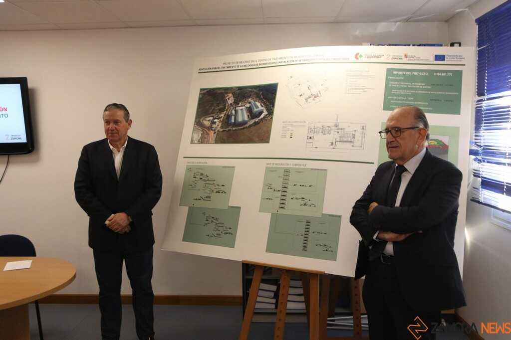 Javier Faúndez y Jose Manuel Jiménez en el Centro de Tratamiento de Residuos de Zamor_3