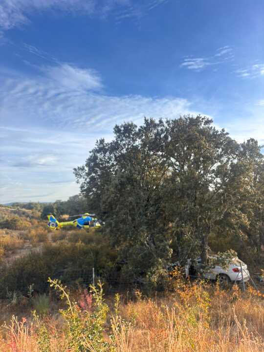Coche accidentado en Calzada de Tera 1