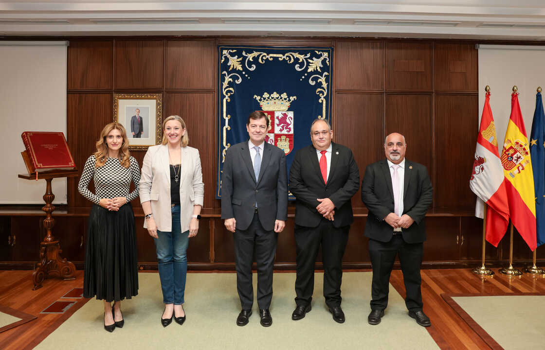 Reunión con el presidente abad Cofradía de Jesús Nazareno de Zamor