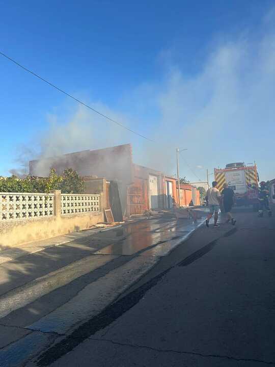 Incendio en una vivienda en Corrales del Vino_4