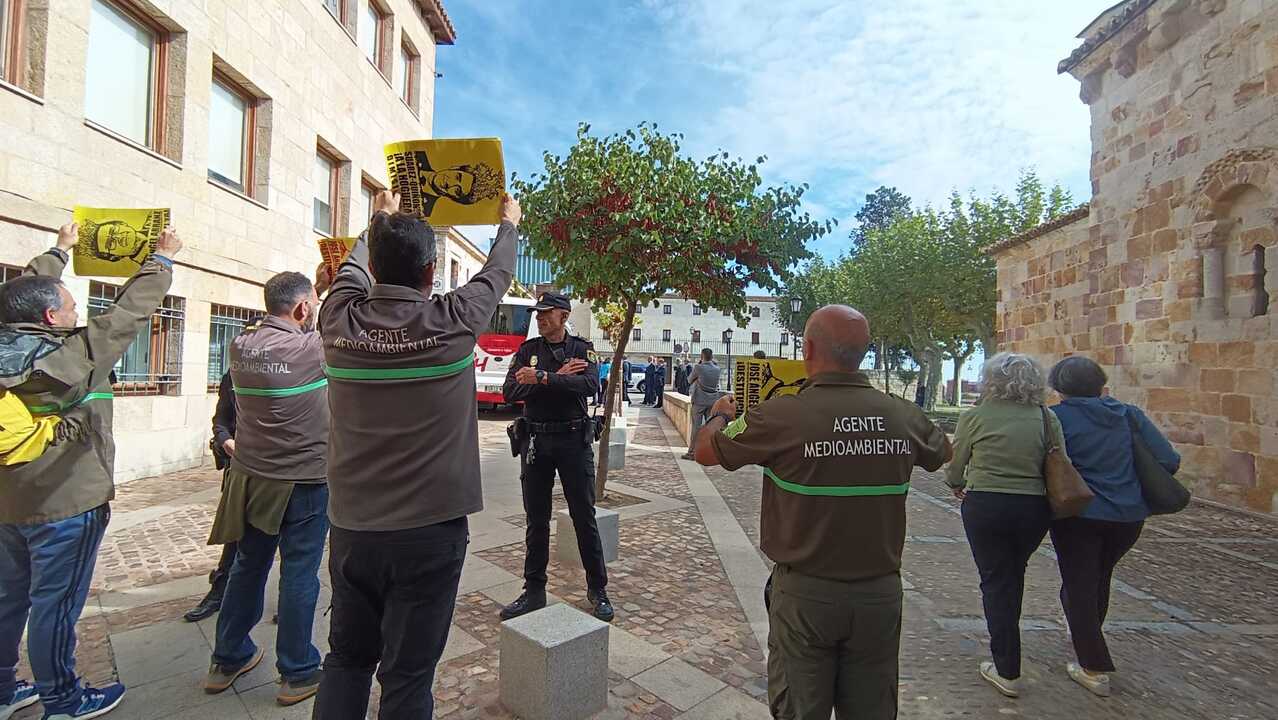 Agentes Mediambientales protestan por los incendios _3