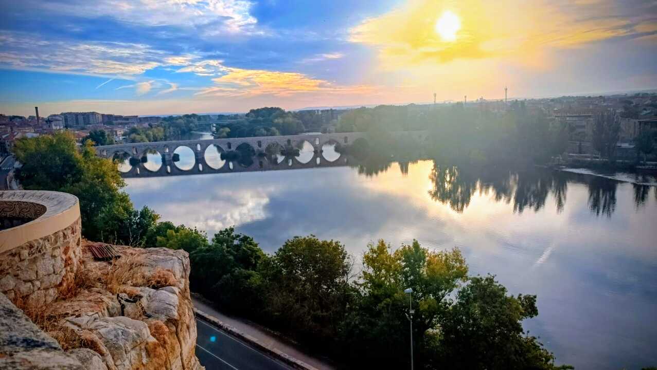 Puente de Piedra desde el Mirador del Troncoso