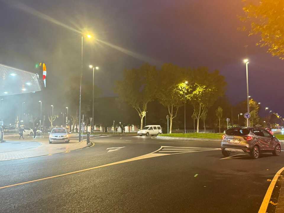 Un vehículo sufre una explosión en el centro de Zamora