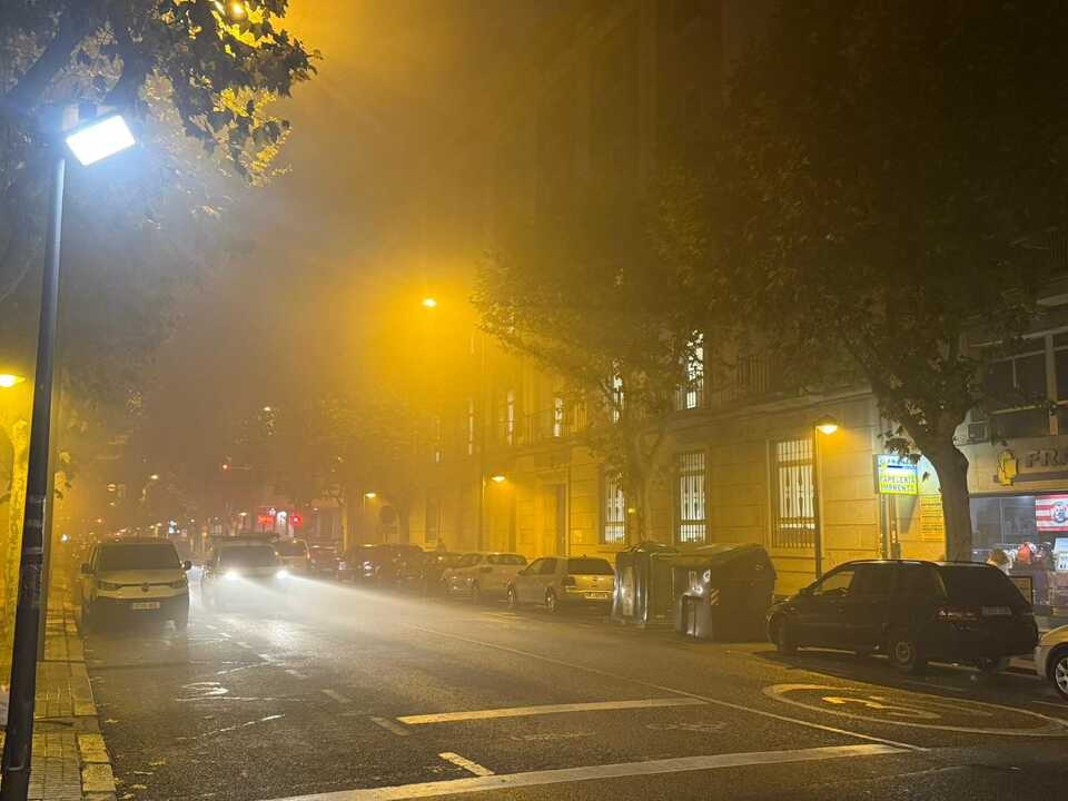 Humo  tras la explosicón de un vehículo en Zamora