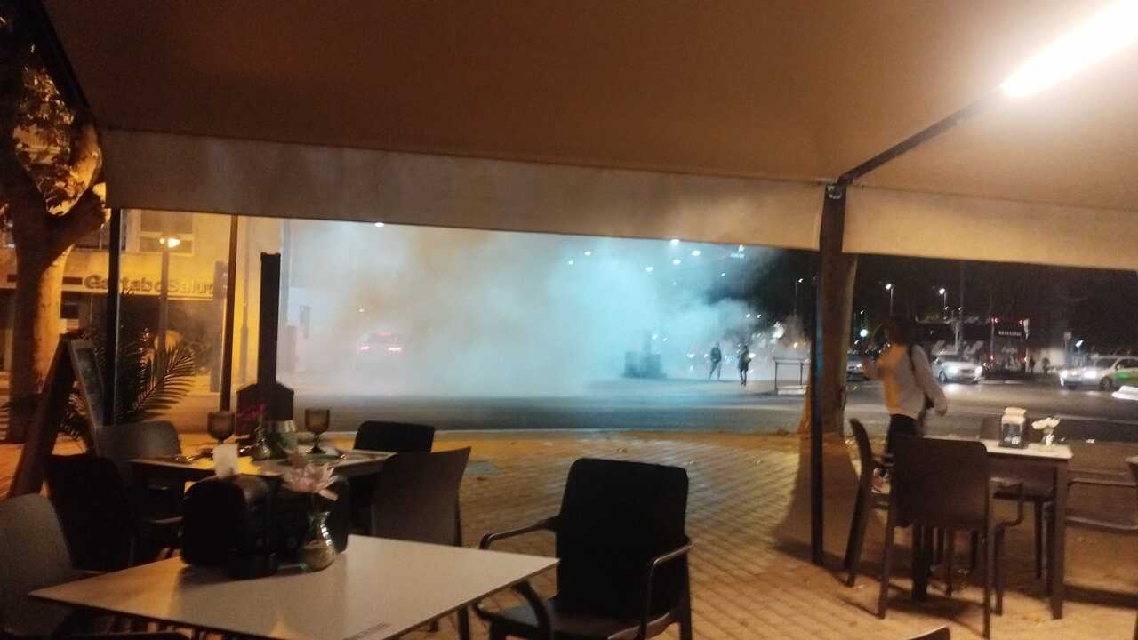 Un vehículo sufre una explosión en el centro de Zamora