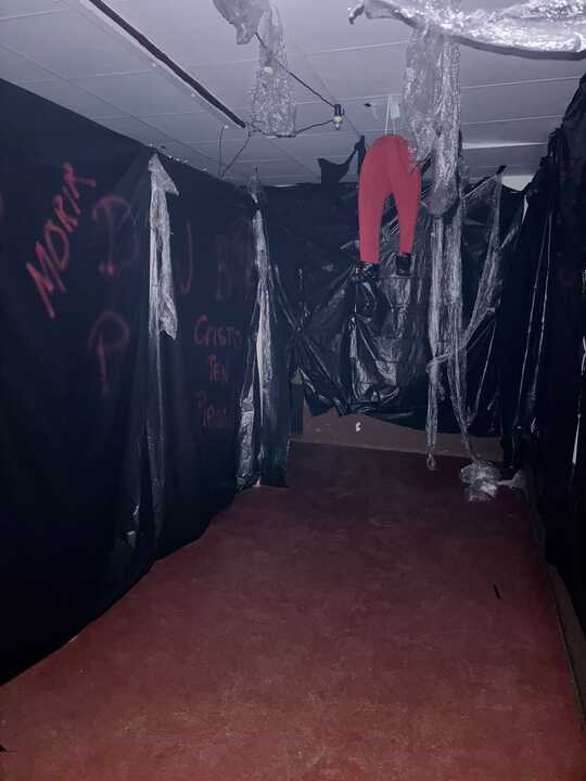 Decorado pasaje del terror en Pinilla