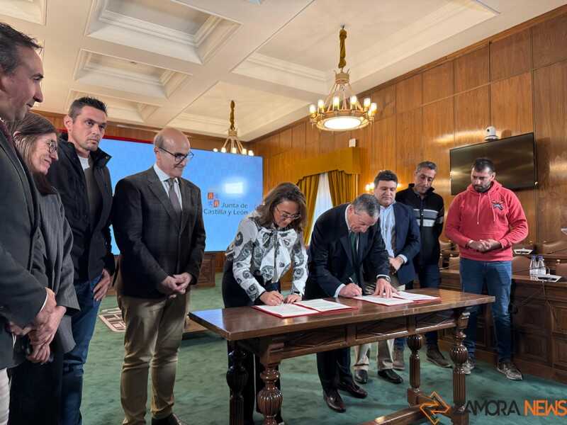 El presidente de la Diputación de Zamora, Javier Faúndez Domínguez, y la consejera de Agricultura, Ganadería y Desarrollo Rural de la Junta de Castilla y León, María González Corral_2