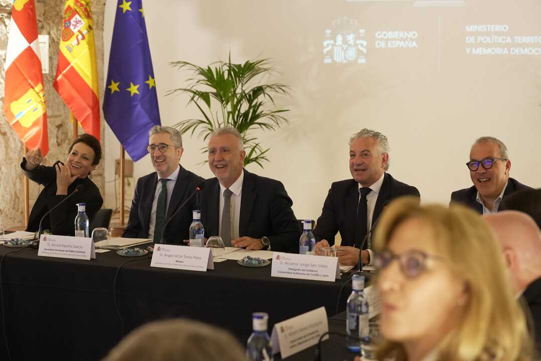 El Ministro Torres en la reunión que se ha celebrado en la FRAH