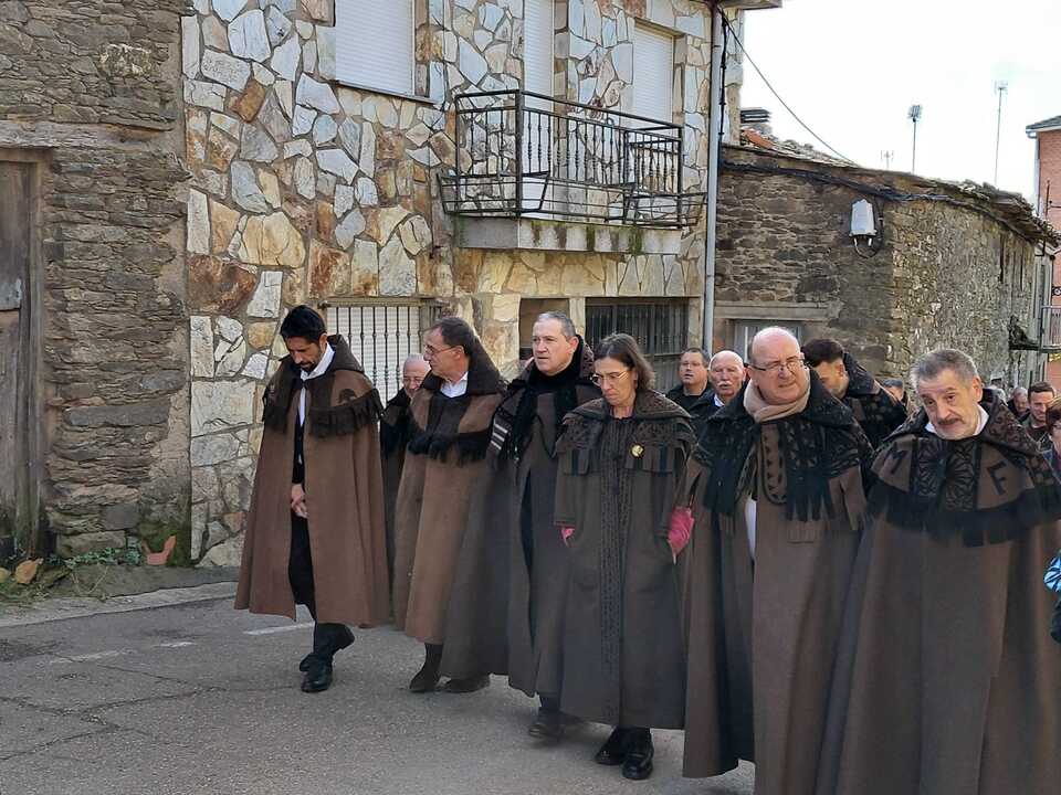 Autoridades en la XII Jornada de Exaltación de la Capa Alistana en San Vitero