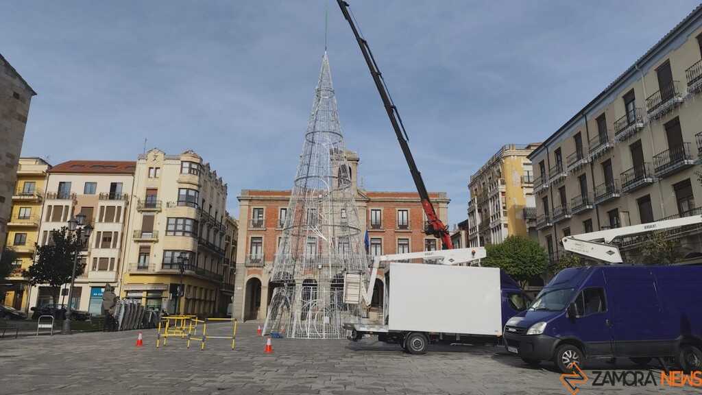 Montaje árbol de navidad Plaza Mayor _2