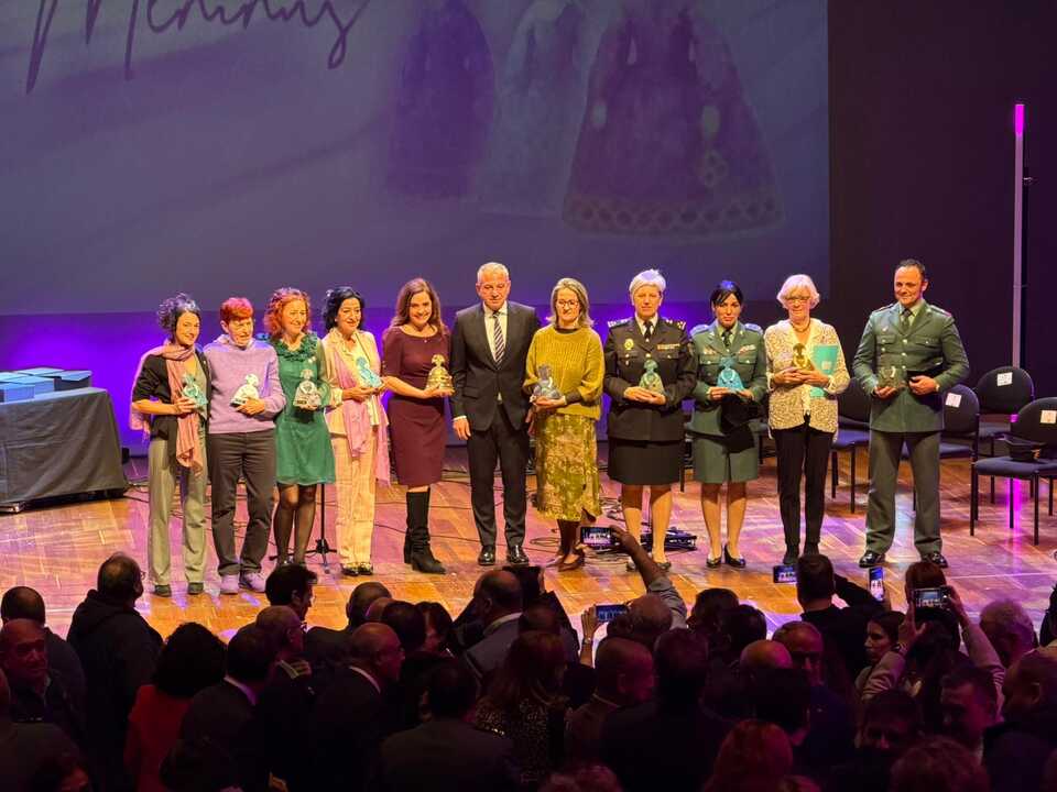 Foto de familia de Nicanor Sen con todos los premiados