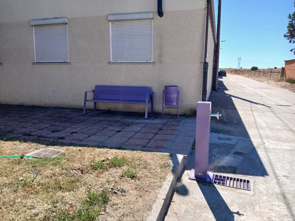 Mobiliario público tiñe morado sensibilizar 25N(2)