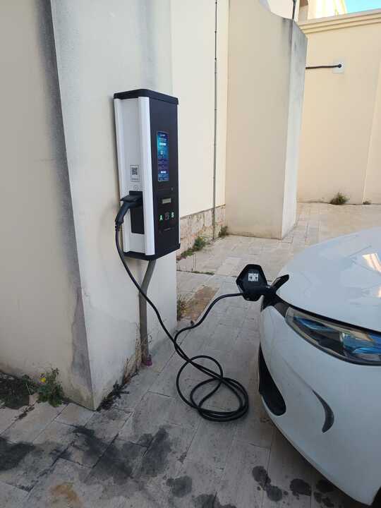 Nuevo punto de recarga para coches eléctricos en Toro. Callle Comedias