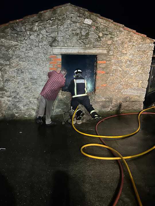 incendio garaje en Pino del Oro (4)