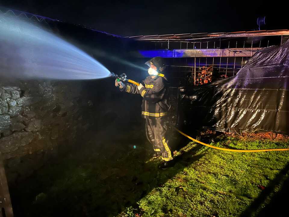 incendio garaje en Pino del Oro (1)