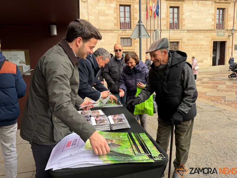 reparto de calendarios 2026 en la Diputación de Zamora _3