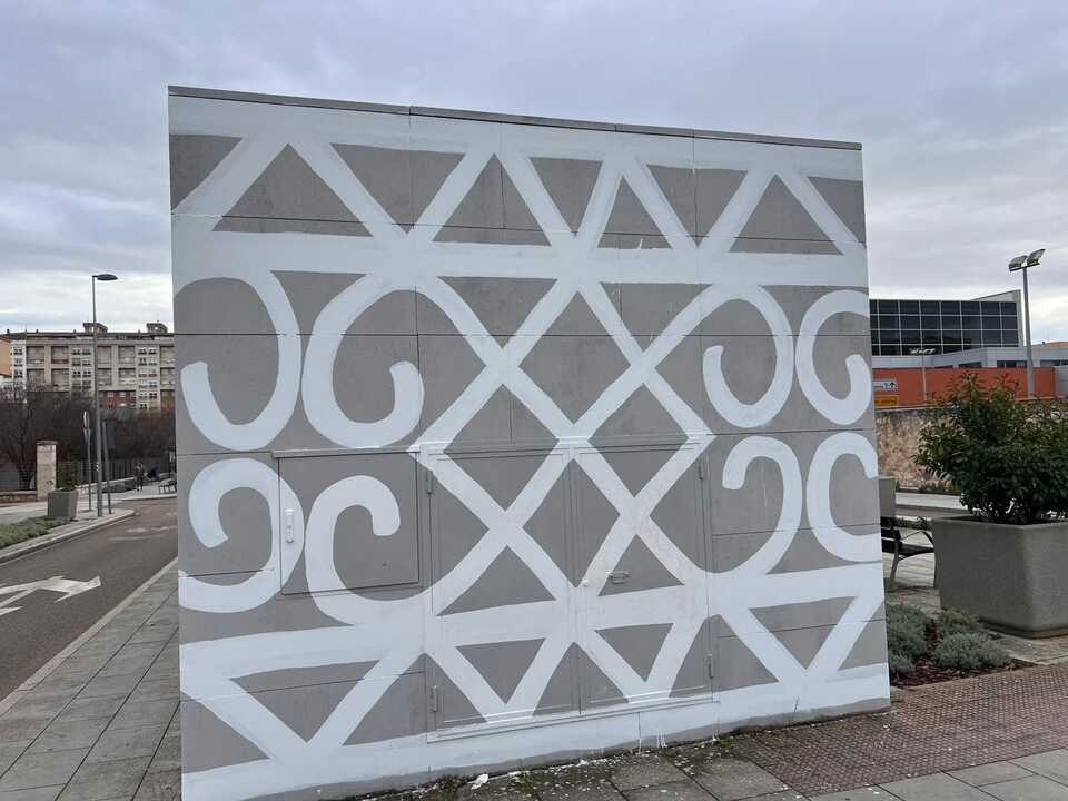 murales en la avenida de Reyes Católicos 1