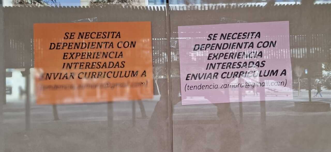 Anuncio para contratar dependientes