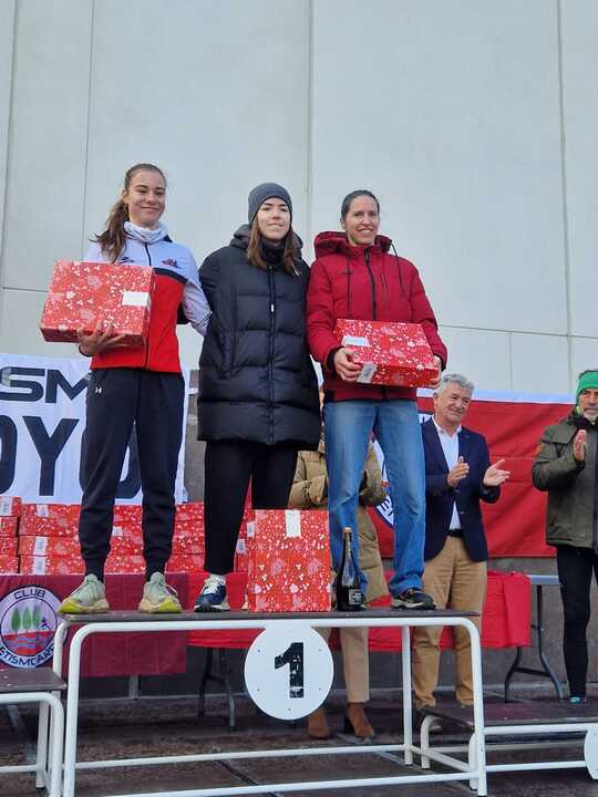 Elisa Escudero Garfia 1ª Clasificada en la carrera del turron y el polvoron