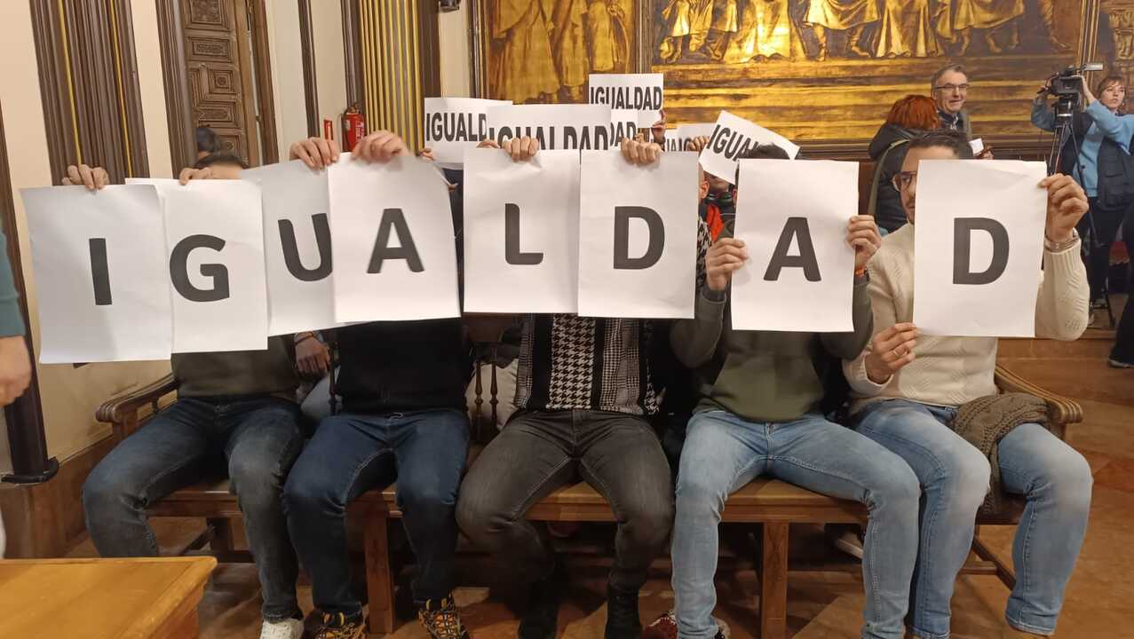 Bomberos en la Pleno del Ayuntamiento