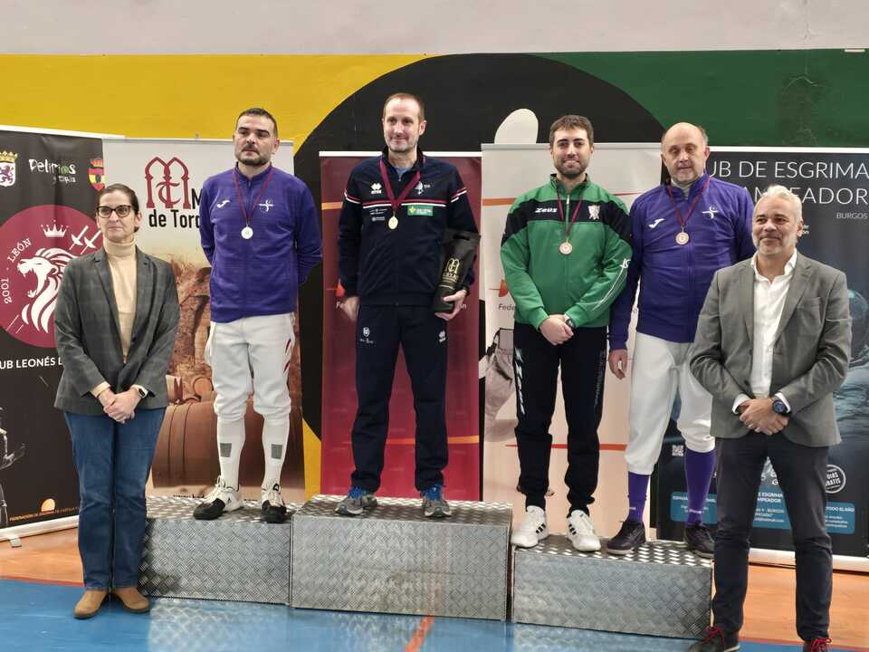 Podio del Torneo Regional de Esgrima